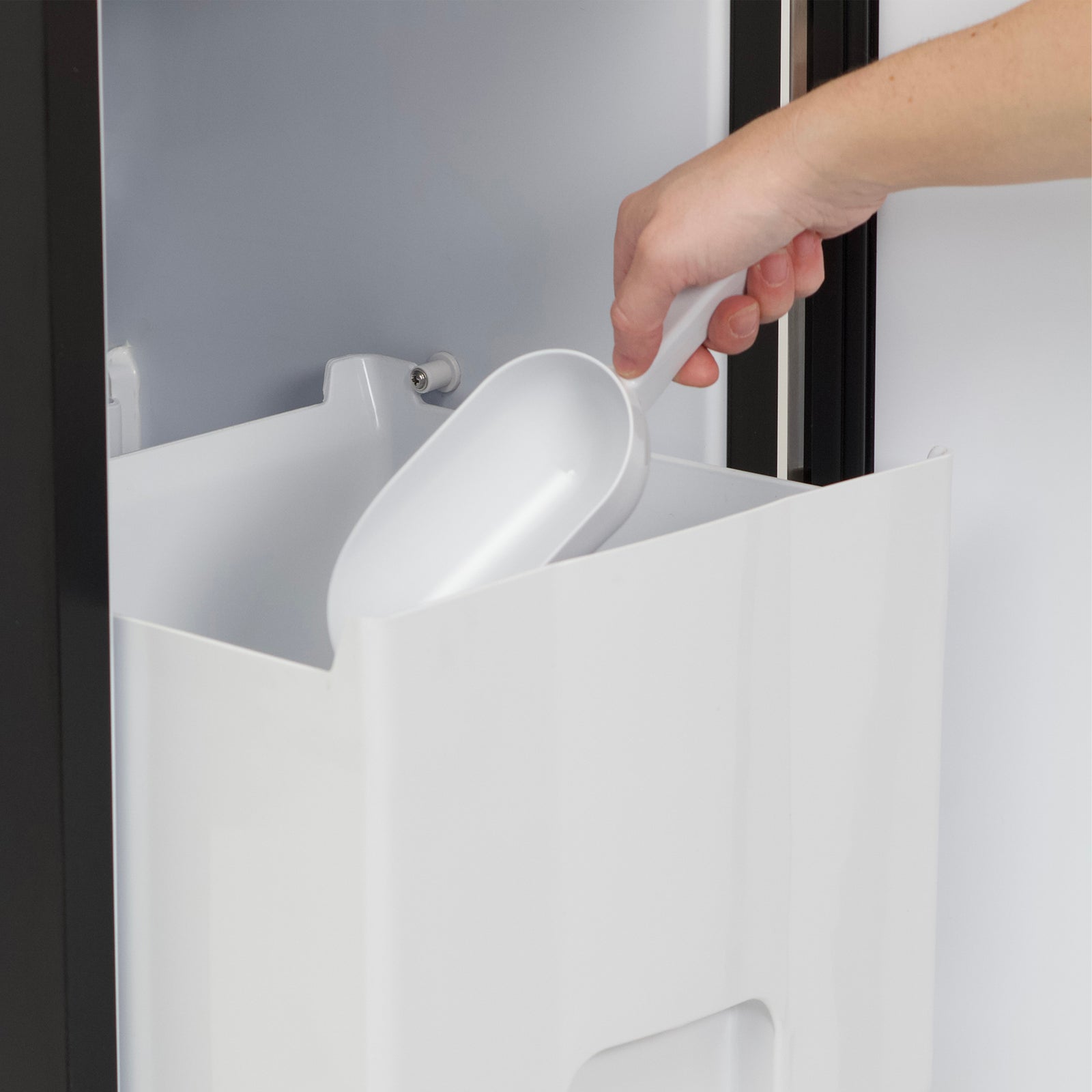 Avanti Speedy Ice Maker Machine Features