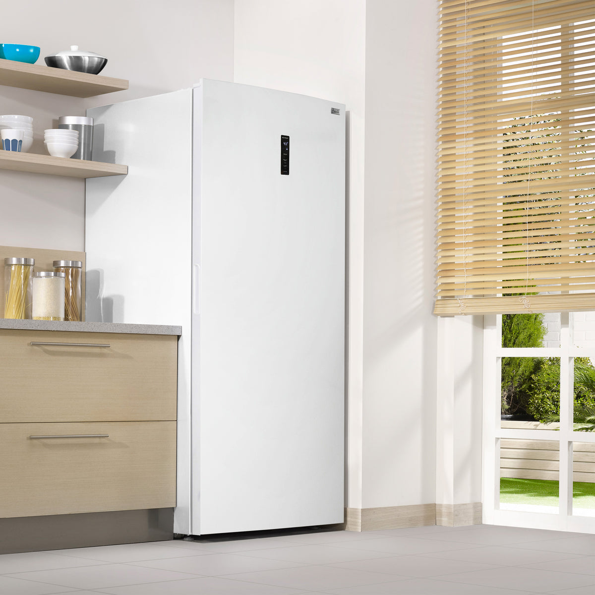 Avanti 21.2 cu ft. Vertical Freezer, Frost Free in White (AV2121VFB0W)